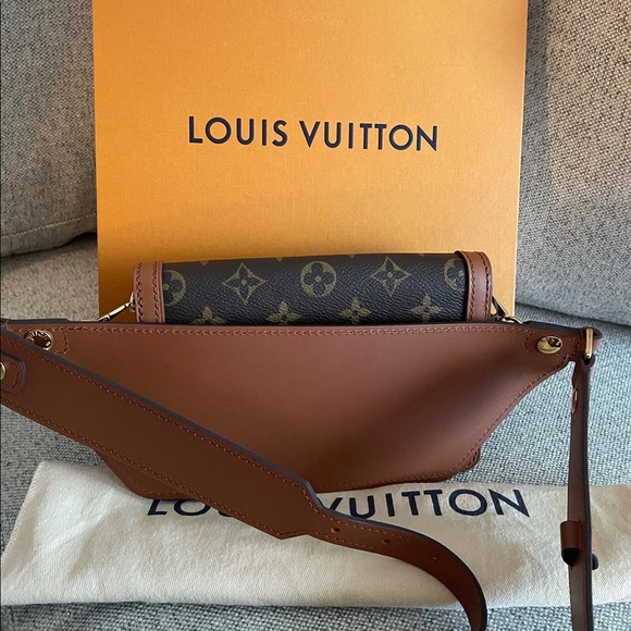 🔥LOUIS VUITTON🔥/Monogram  Canvas Dauphine Bumbag Bag/Gently Used/Box included - Picture 12 of 16